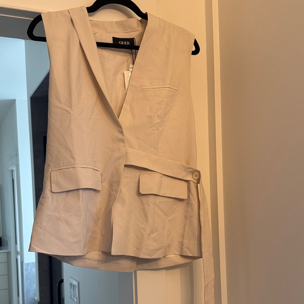 Cider Cream Sleeveless Blouse